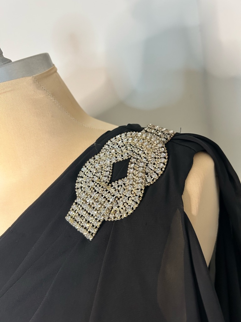 Xscape Black One-Shoulder Chiffon Evening cocktail Dress with Rhinestone Brooch - Picture 4 of 11